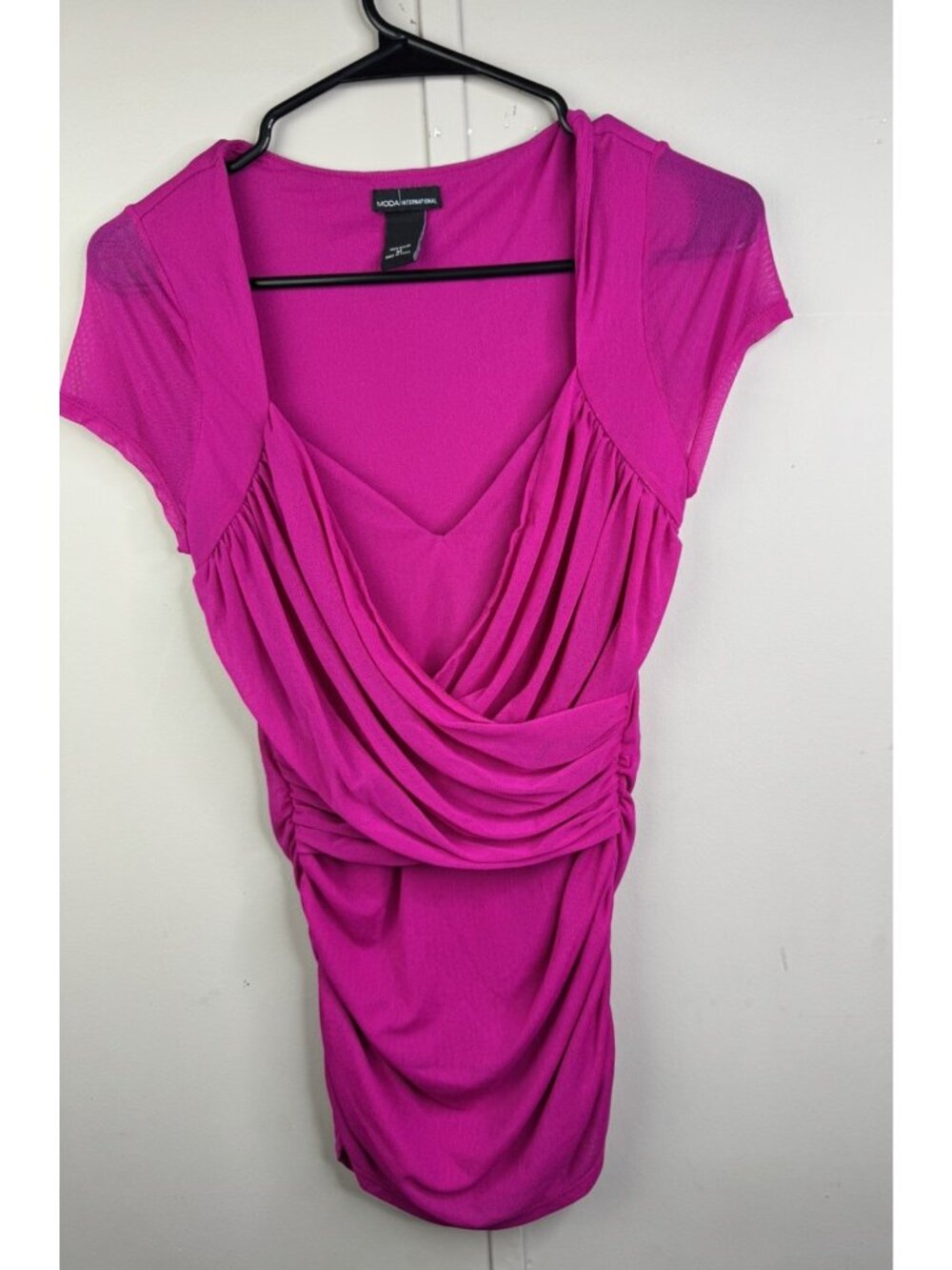 Moda International Size M Womens Top V Neck Cross Over Front Cap Sleeve Fushia